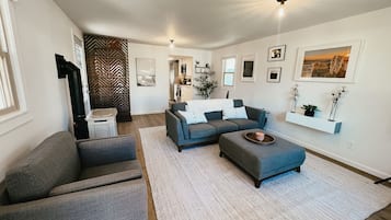 Smart TV, chimenea y reproductor de DVD