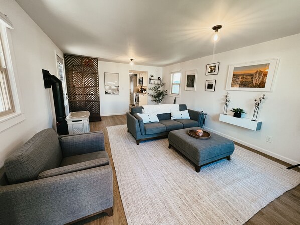 Smart TV, fireplace, DVD player