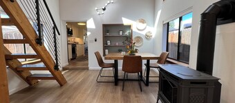 Modern Bungalow - Pet Friendly - Close to downtown