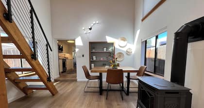 Modern Bungalow - Pet Friendly - Close to downtown