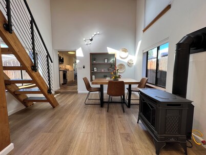 Modern Bungalow - Pet Friendly - Close to downtown