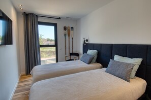 6 slaapkamers, een strijkplank/strijkijzer, wifi, beddengoed