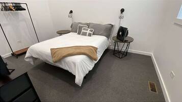 1 bedroom, WiFi (free), bed sheets