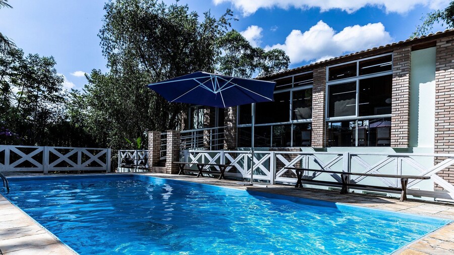 Chácara com Piscina a 40 min de SP
