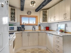Refrigerador, microondas, horno y lavavajillas