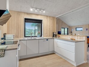 Køleskab, mikrobølgeovn, ovn, opvaskemaskine