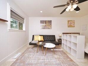 Fireplace - Molivu Homes Studio | PetFriendly | King Bed | W/D (Los Gatos)