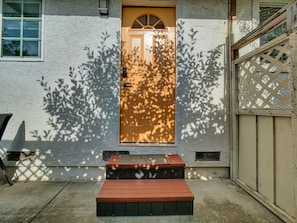 Exterior detail - Molivu Homes Studio | PetFriendly | King Bed | W/D (Los Gatos)