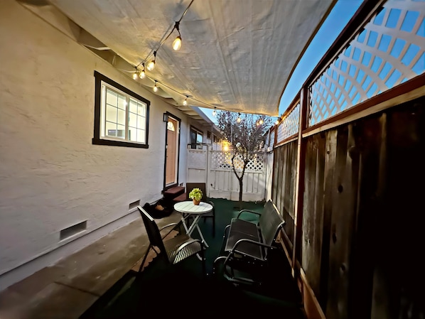 Terrace/patio - Molivu Homes Studio | PetFriendly | King Bed | W/D (Los Gatos)