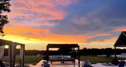 Tranquil 2 BR Stay on stunning farm near Round Top