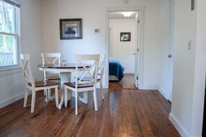 Dining - Guest House: Farm homestead
 (Cambridge)