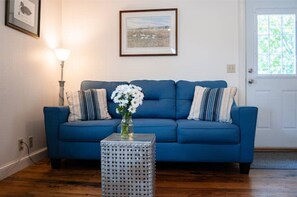 Living area - Guest House: Farm homestead
 (Cambridge)
