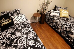 5 Schlafzimmer, Bügeleisen/Bügelbrett, WLAN, Bettwäsche