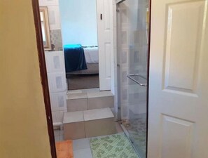 1 bedroom, iron/ironing board, Internet, bed sheets