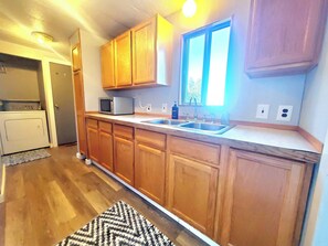 Fridge, microwave, oven, stovetop - View Freighters ~ Waterfront ~ King Bed! (Pickford)