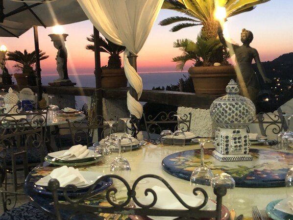 Outdoor dining - Luxury room (Forio)