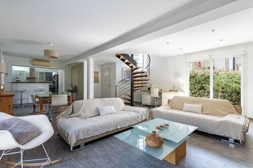 Maison lumineuse avec jardin proche de la mer