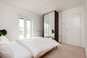 Casa | 5 dormitorios, tabla de planchar con plancha, wifi gratis y ropa de cama