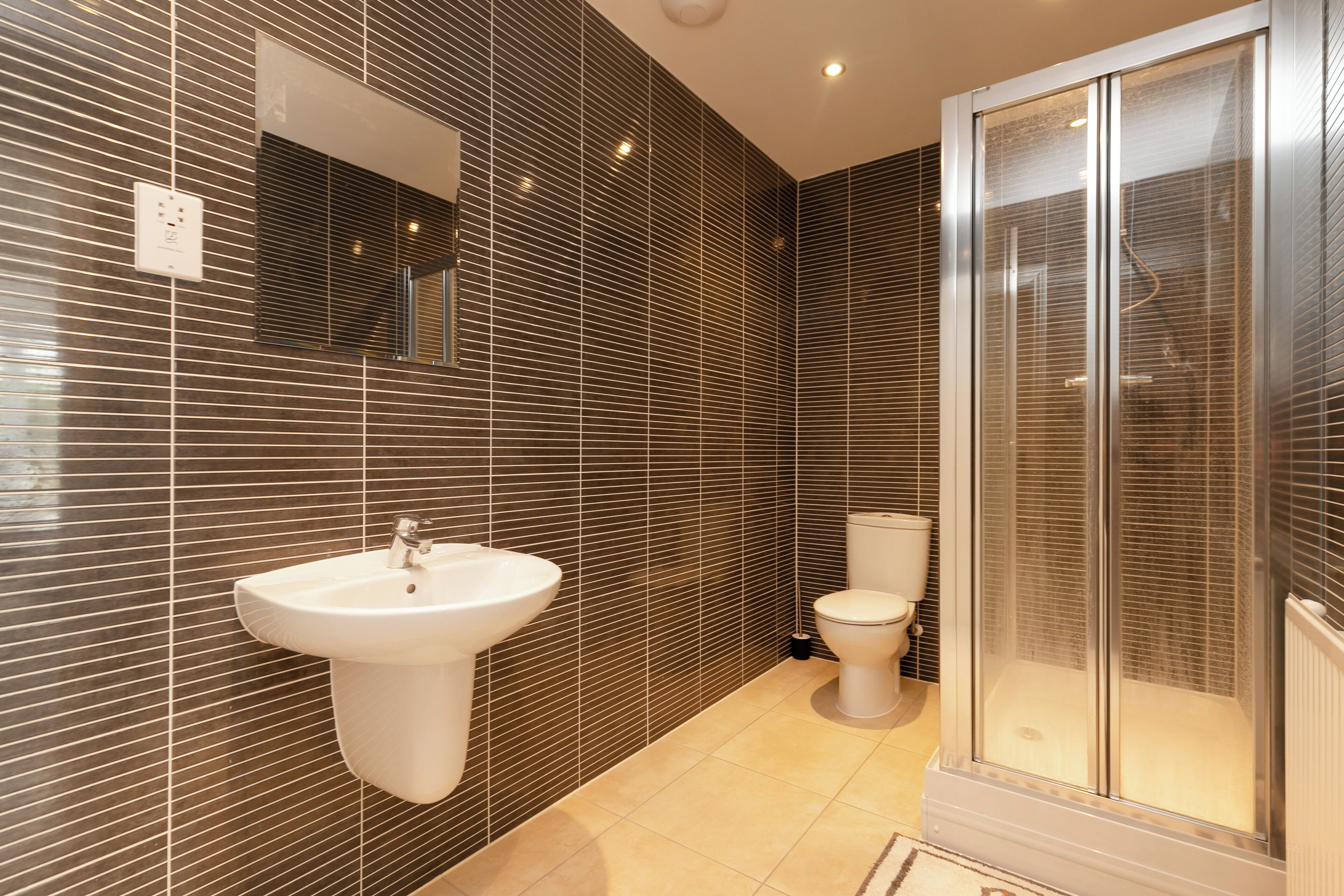 House | Bathroom | Shower, hair dryer, towels