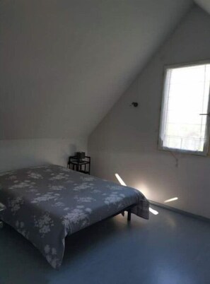 1 bedroom, free WiFi, bed sheets