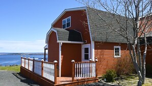 A red wooden house with a white porch and a view of the sea. - Spaniard's Perch - Incredible Ocean View (Spaniard's Bay)