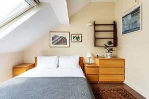 3 quartos, escrivaninha, acesso à internet