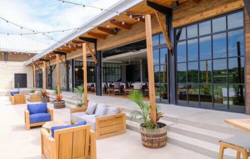 The Troubadour at Tapatio Springs- Golf, Swimming Pool, Restaurant & Bar.