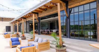 The Troubadour at Tapatio Springs- Golf, Swimming Pool, Restaurant & Bar.