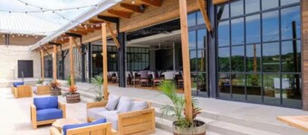 The Troubadour at Tapatio Springs- Golf, Swimming Pool, Restaurant & Bar.