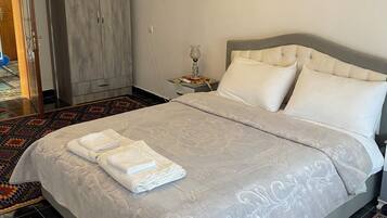 3 Schlafzimmer, Schreibtisch, Bügeleisen/Bügelbrett, kostenloses WLAN