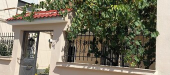 3 Bedroom V with Private Garage in the Center of Korça City with WiFi, AC