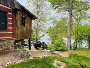 Property grounds - Yadkin River Lodge-cozy stay on the bluffs overlooking the Yadkin River. (Boonville)