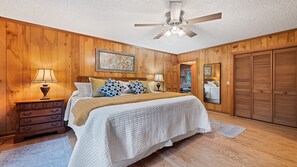 2 bedrooms, desk, iron/ironing board, free WiFi - Private pet-friendly escape w/ Views, Fenced Yard, Stocked kitchen, Fireplace (Maggie Valley)