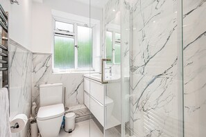 Shower, hair dryer, towels