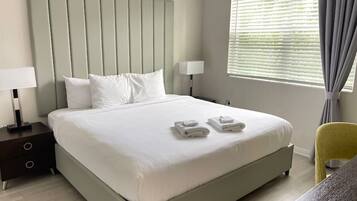 3 bedrooms, desk, iron/ironing board, travel crib