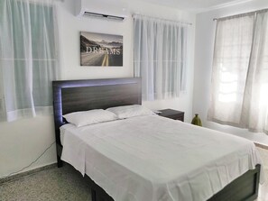 3 slaapkamers, een bureau, een strijkplank/strijkijzer, gratis wifi