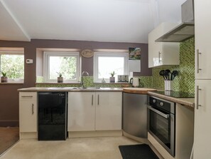 Cookware/dishes/utensils - The Annexe (Lydney)