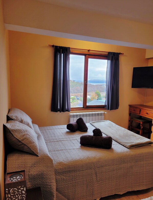 Daunenbettdecken, Zimmersafe, Schreibtisch