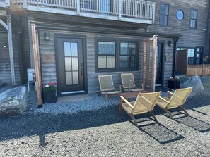 Terrace/patio - The Courier Rooms: Historic charm and luxury (Yarmouth)