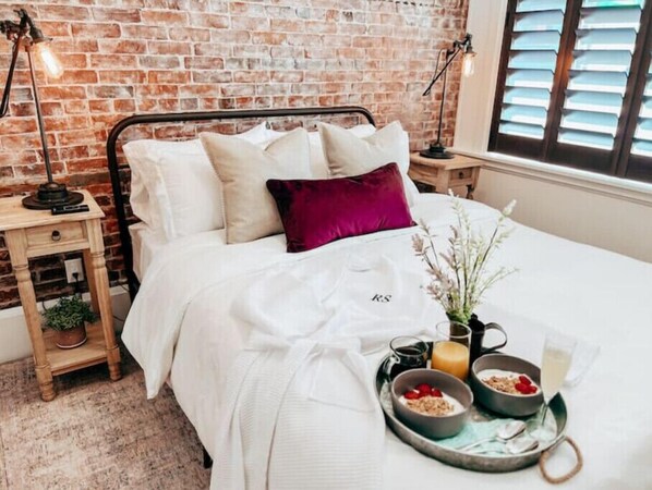 2 bedrooms, desk, free WiFi, bed sheets