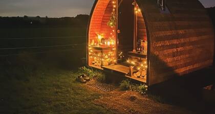 Aspen Leaves - Tranquil Shepherds Hut- Views of The South Downs National Park