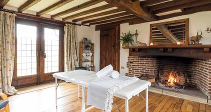 Aspen Leaves - Tranquil Shepherds Hut- Views of The South Downs National Park