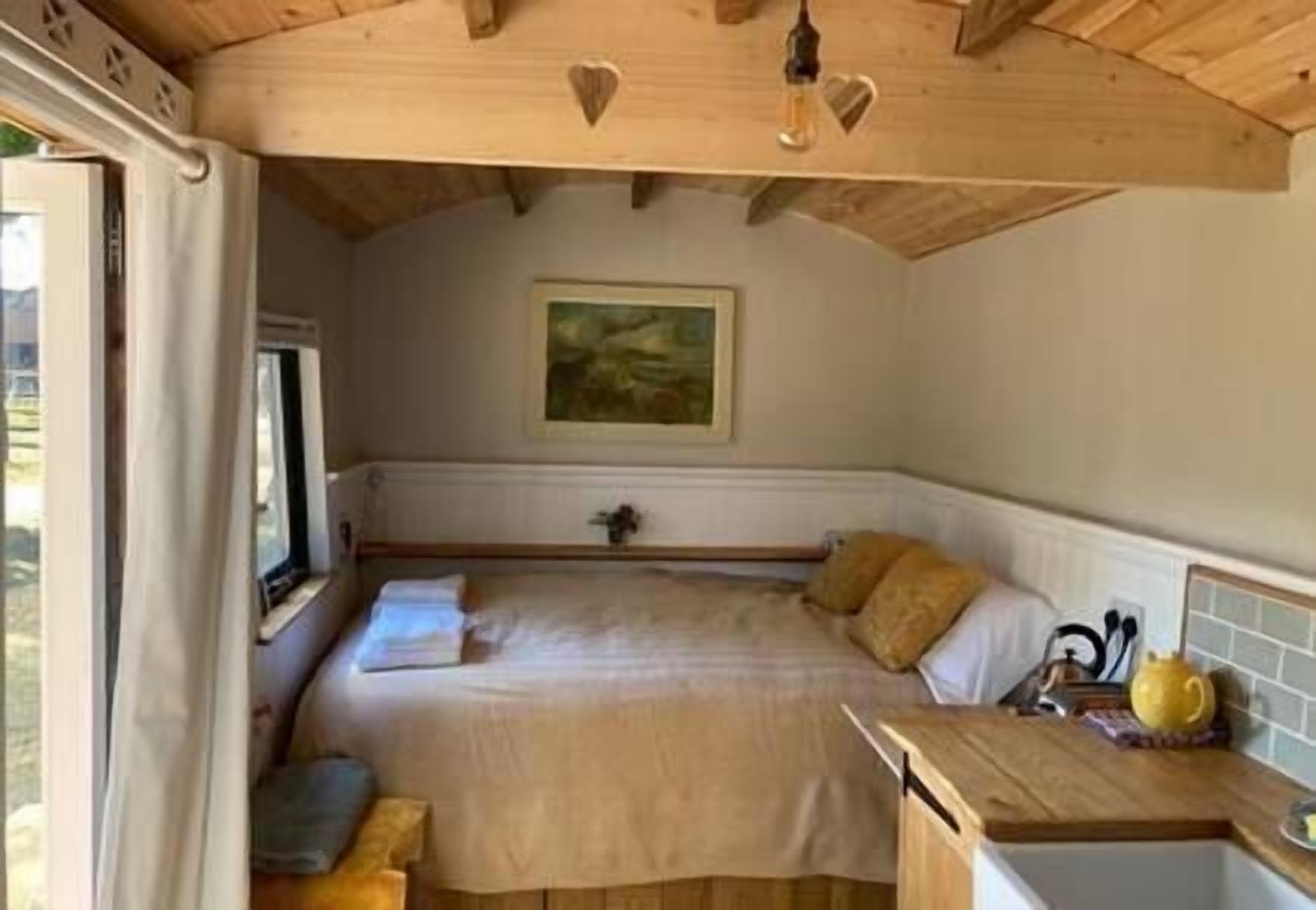 1 dormitorio y ropa de cama