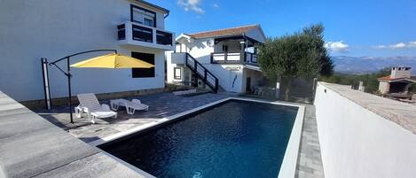 Huoneisto | Uima-allas | Ulkouima-allas