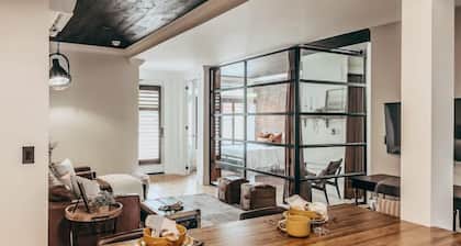 The Merchant Quarters: Contemporary seaside charm