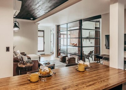 The Merchant Quarters: Contemporary seaside charm