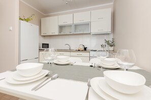 Apartment, 1 Bedroom, Balcony | Private kitchen | Microwave, cookware/dishes/utensils