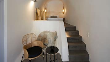 Lithos Cave Room | In-room safe, individually decorated, individually furnished, desk