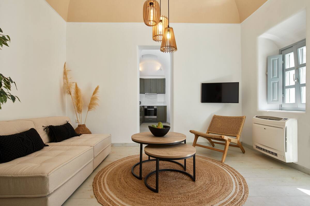 Canava House | Living room | 32-inch Smart TV with satellite channels