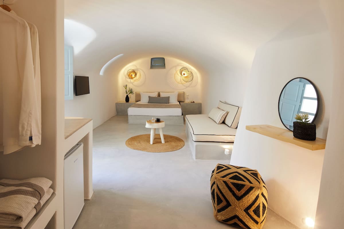 Skyphos Cave Room | 2 bedrooms, in-room safe, individually decorated, individually furnished